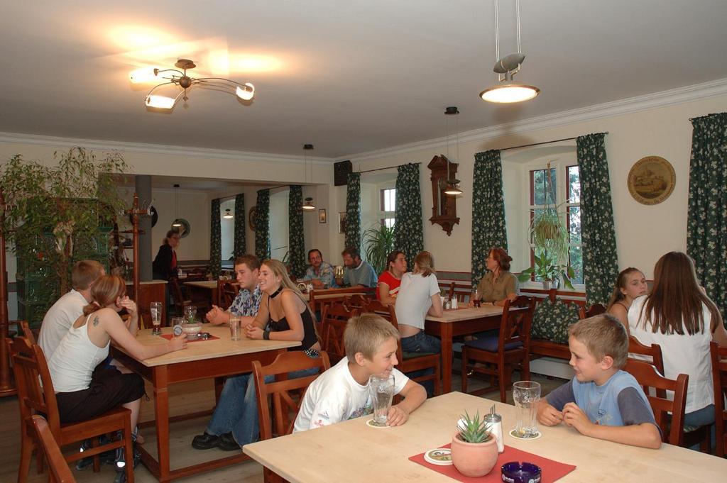 Hotel Zur Schonen Aussicht เฟลด์เคอร์เคน-เวสต์ตาฮัม ภายนอก รูปภาพ